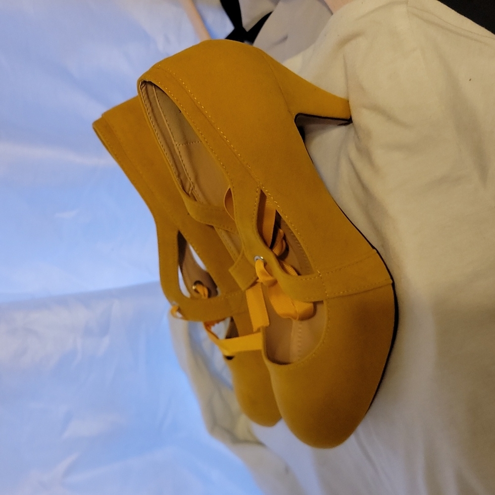 Mustard yellow Mary Jane heels with bows